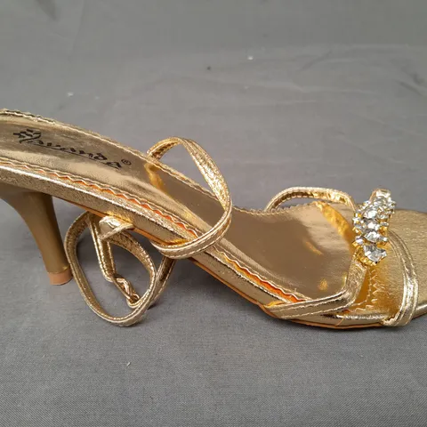 PAIR OF LAVANDA KITTEN HEELS WITH ANKLE STRAPS IN GOLD METALLIC SIZE EU 38