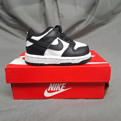 BOXED PAIR OF NIKE DUNK LOW SHOES IN WHITE/BLACK SIZE 2.5