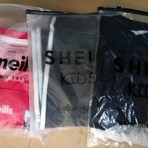 BOX OF APPROXIMATELY 10 ASSORTED CLOTHING AND FASHION ITEMS OF VARIOUS COLOURS AND STYLES TO INCLUDE SHEIN KIDS, ONEILLS, ETC