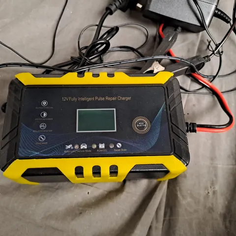 12V CAR BATTERY CHARGER 