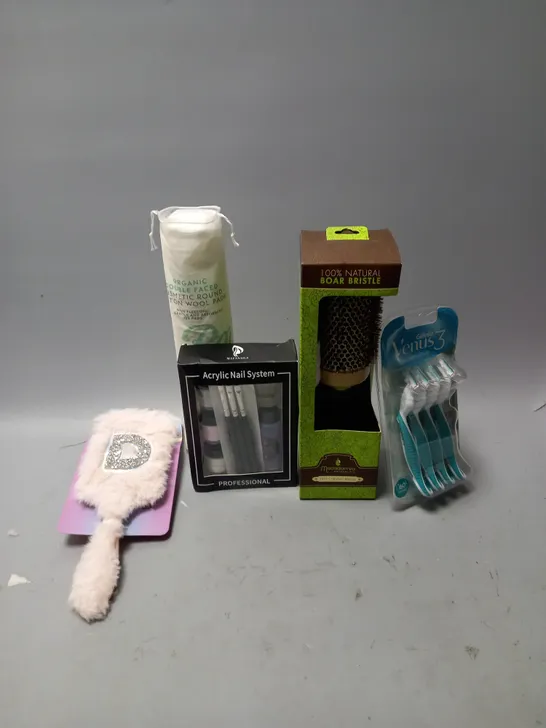 BOX OF APPROX 10 ASSORTED HEALTH AND BEAUTY ITEMS TO INCLUDE - GILLETTE VENUS 3 - PADDLE BRUSH - BOOTS WOOL PADS ETC