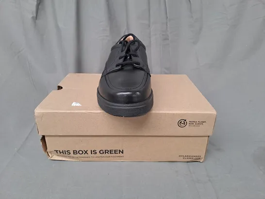 BOXED PAIR OF CLAKRS UNSTRUCTURED ABODE EASE SHOES IN BLACK UK SIZE 8.5