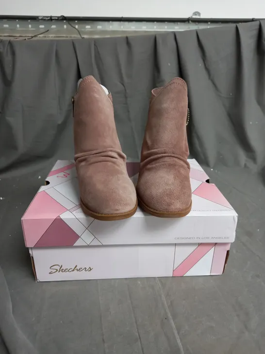 BOXED SKECHERS BIEGE HEELED ZIPPED BOOTS SIZE 7