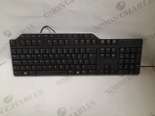 BOX OF APPROXIMATELY 15 ASSORTED KEYBOARDS OF VARYING MODELS TO CONTAIN LOGITECH, HP ETC	