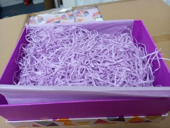 24 PACKS OF BOXED TILI CONFETTI DESIGN LILAC