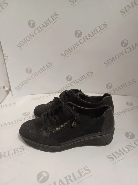 RIEKER WEDGE TRAINER IN BLACK - SIZE UK4