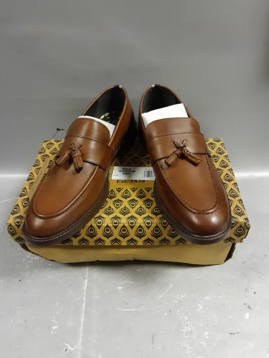 BOXED PAIR OF THOMAS CRICK CLAYTON DRESS SHOES - 9