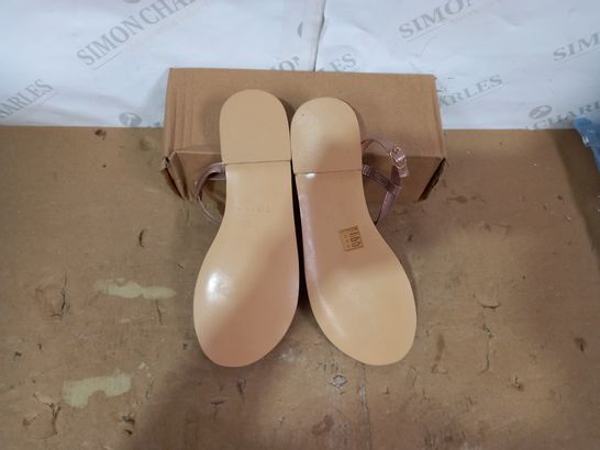 BOXED PAIR OF DESIGNER ROSE GOLD STRAP SANDALS SIZE 40