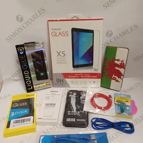 BOX OF APPROXIMATELY 30 ASSORTED SMARTPHONE & TABLET ACCESSORIES TO INCLUDE CHARGING CABLES, CASES, SCREEN PROTECTORS ETC