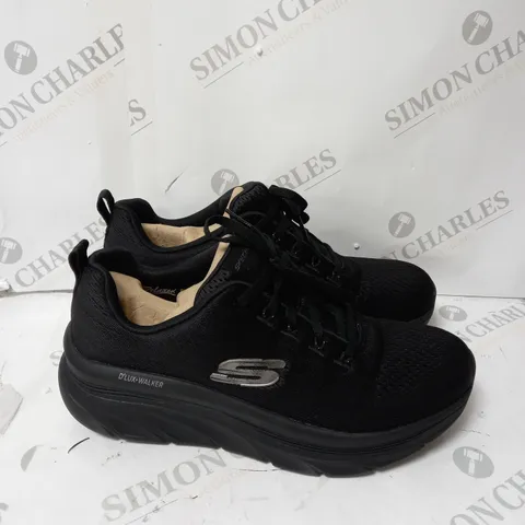 SKECHERS RELAXED FIT D'LUX WALKER - SIZE 6.5