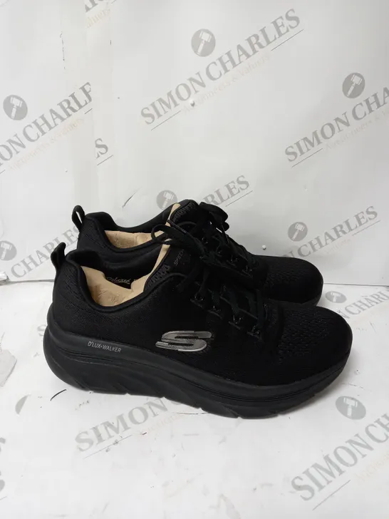 SKECHERS RELAXED FIT D'LUX WALKER - SIZE 6.5