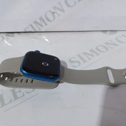 APPLE WATCH SERIES 7 IN STONE/BLUE