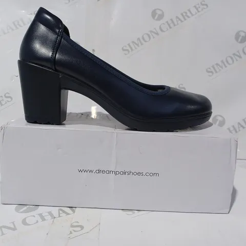 BOXED PAIR OF DREAMPAIRS CLOSED TOE SLIP-ON BLOCK HEEL SHOES IN NAVY UK SIZE 4.5