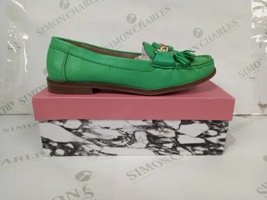 BOXED PAIR OF MODA IN PELLE FALCONCIE LEATHER SLIP-ON SHOES IN GREEN EU SIZE 40