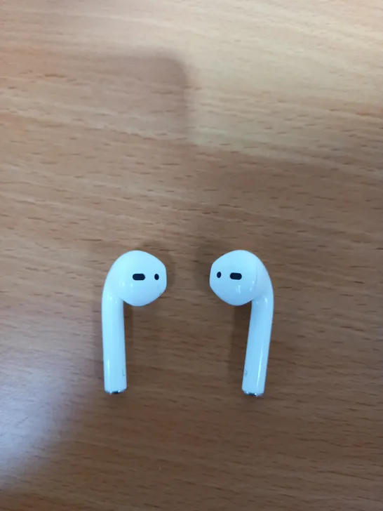 APPLE AIRPODS