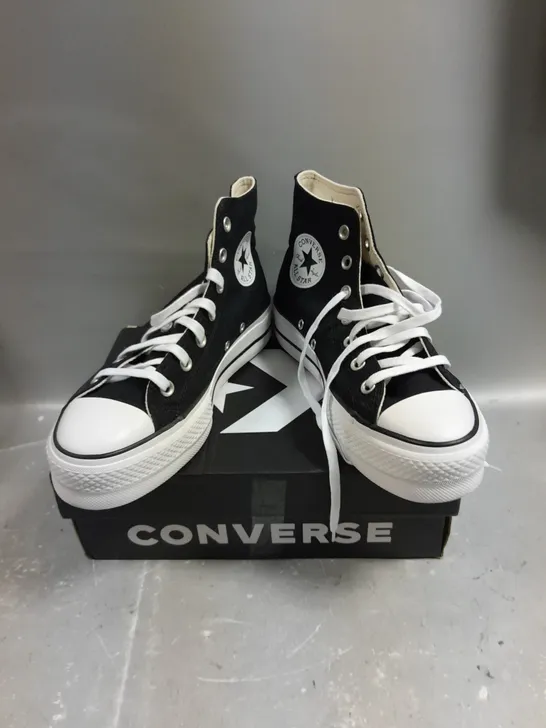 BOXED PAIR OF CONVERSE WOMENS ANKLE RISE SHOES IN BLACK/WHITE - 5