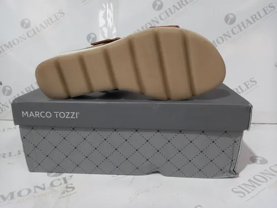 BOXED PAIR OF MARCO TOZZI OPEN TOE LOW WEDGE SANDALS IN TAN EU SIZE 38