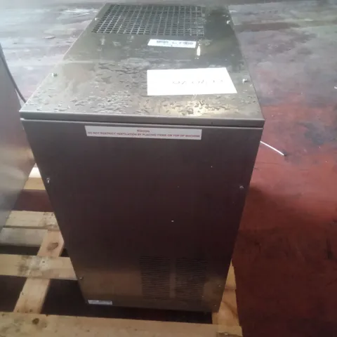 ICE MAKER ICS700 