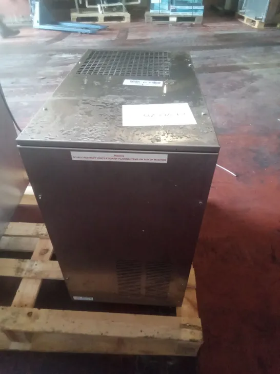 ICE MAKER ICS700 