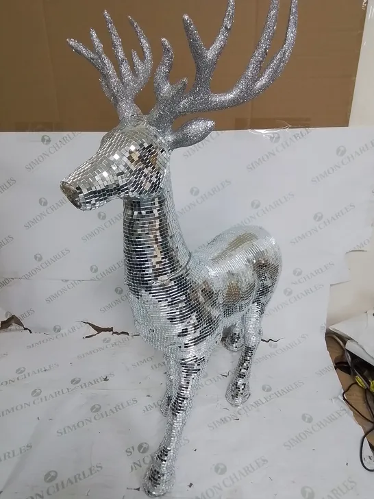 PALLET CONTAINING 9 BRAND NEW BOXED 80CM REINDEER DECORATIONS IN SILVER