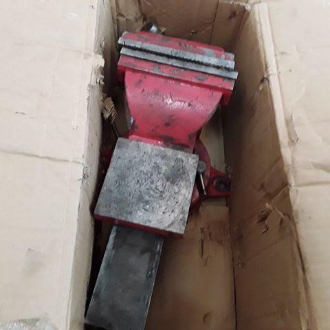 BOXED RED BENCH VICE