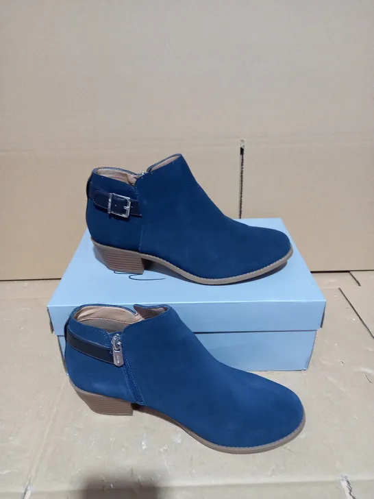 BOXED PAIR OF VIONIC MILLIE BOOTS IN MIDNIGHT BLUE UK SIZE 7