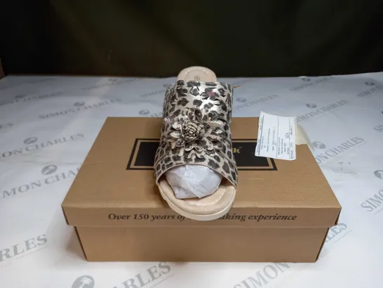 BOXED CUSHION WALK CHESTNUT LEOPARD PRINT PLATFORM SANDALS - SIZE 6