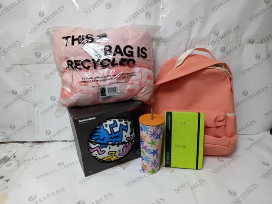 APPROXIMATELY 12 ASSORTED ITEMS TO INCLUDE KEITH HARING BASKETBALL SIZE 7, DISNEY MICKEY OVERSIZED HOODIE, STEEL SMOOTHIE CUP, A5 JOURNAL ETC. 