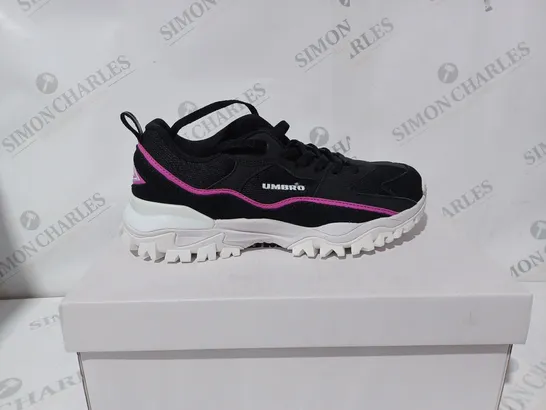 BOXED UMBRO BUMPY TRAINERS - UK 7 