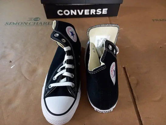 PAIR OF CONVERSE UNISEX ALL STAR HI TRAINERS - MENS 5.5 WOMENS 7.5