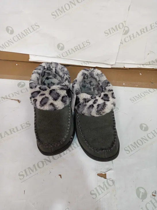 EARTH ORIGINS SIZE 6 SLIPPER