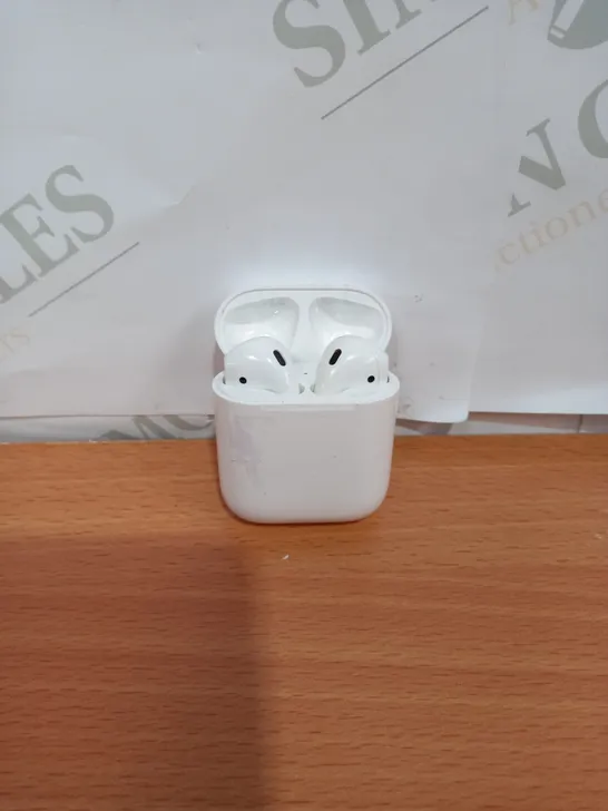 APPLE AIRPODS