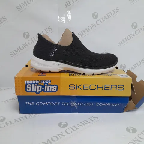 BOXED PAIR OF SKECHERS SLIP ON TRAINERS IN BLACK SIZE 3