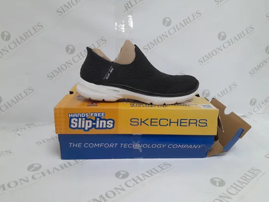 BOXED PAIR OF SKECHERS SLIP ON TRAINERS IN BLACK SIZE 3