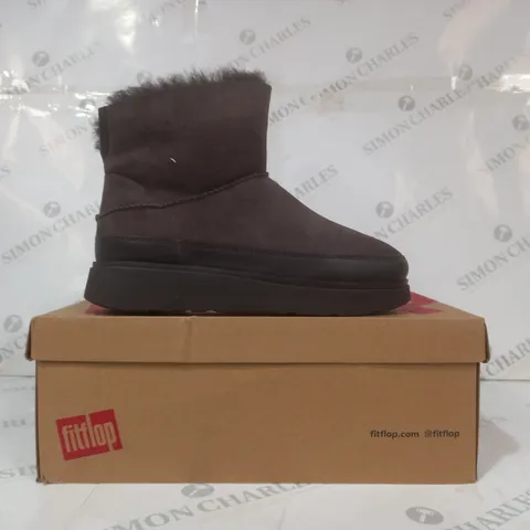 BOXED PAIR OF FITFLOP GEN-FF MINI DOUBLE FACED SHEARLING BOOTS IN CHOCOLATE UK SIZE 6.5