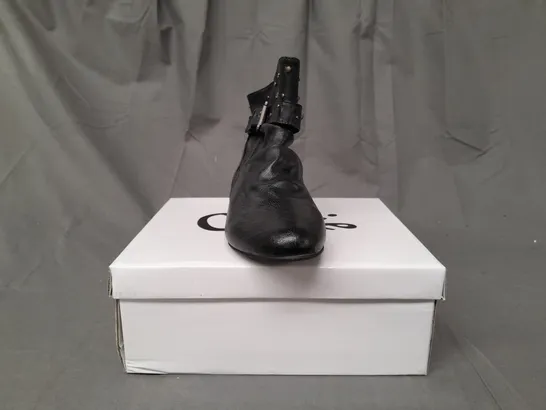 BOXED PAIR OF CUTIE OT SHOES IN BLACK W. STUD EFFECT SIZE 6