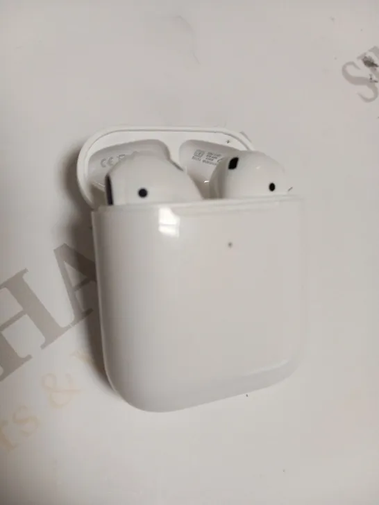 APPLE AIR PODS