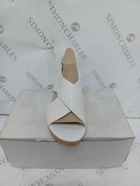 CLARKS OPEN TOE WEDGE SANDALS SIZE 8