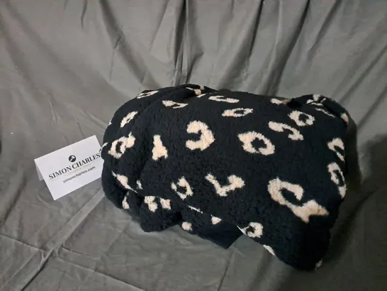 COZEE HOME OVERSIZED HOODED COATIGAN IN BLACK LEOPARD SIZE 2XL/3XL 