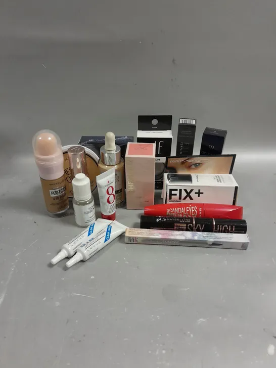 LOT OF 15 HEALTH AND BEAUTY PRODUCTS TO INCLUDE MAC MINI FIX+ SETTING SPRAY ORIGINAL (30ML), ELIZABETH ARDEN HYDRA PLAY MOISTERISER (5ML), MAYBELLINE SUPER STAY 24HR SKIN TINT IN SHADE 03 (30ML), ETC.