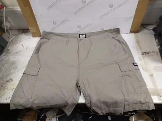 WEEKEND OFFENDER 4XL GREY CARGO SHORTS 