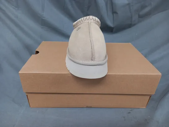 BOXED PAIR OF UGG TAZZ SHOES IN SAND UK SIZE 5