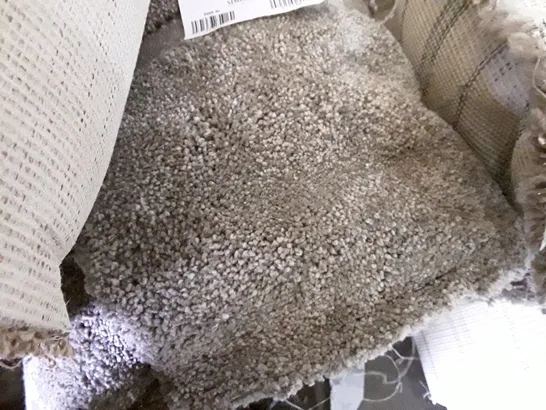 ROLL OF QUALITY GREY CARPET