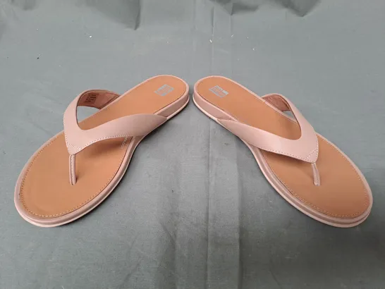 BOXED PAIR OF FITFLOP GRACIE LEATHER DLIP-FLOPS IN BEIGE UK SIZE 5