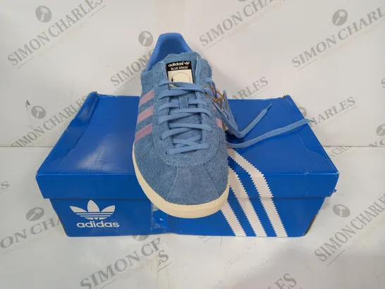 BOXED PAIR OF ADIDAS BLUE GRASS SHOES IN BLUE/VIOLET UK SIZE 11