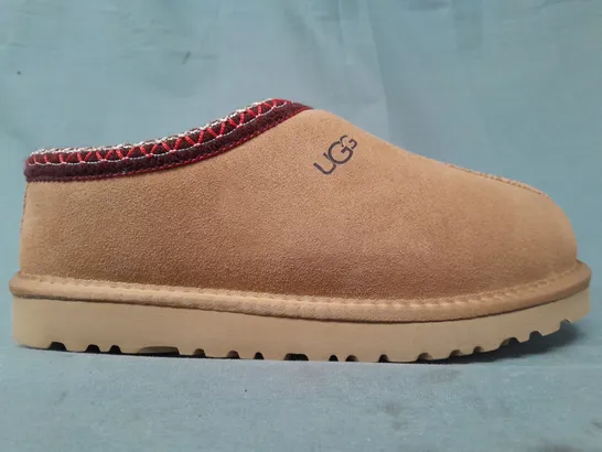 BOXED PAIR OF UGG SHOES IN CHESTNUT UK SIZE 6