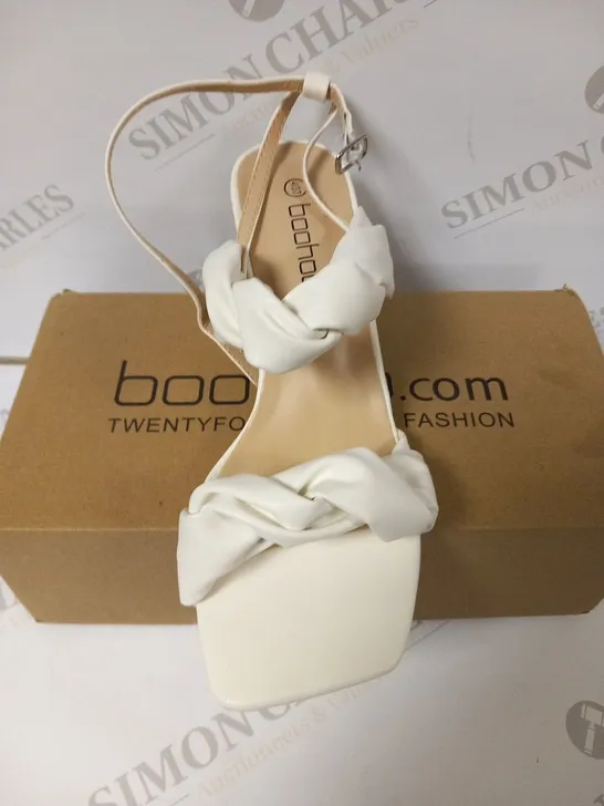 BOXED BOOHOO WIDE FIT DOUBLE PLAIT STRAP TWO PART HEEL SIZE 4