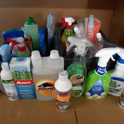 LOT OF ASSORTED HOUSEHOLD ITEMS TO INCLUDE NUPAFEED, HOUSEHOLD AMMONIA AND AMOL / COLLECTION ONLY