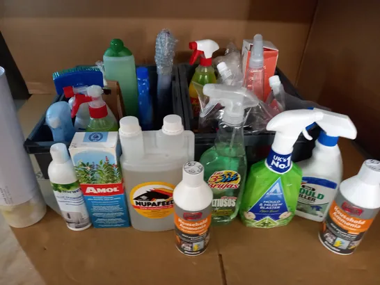 LOT OF ASSORTED HOUSEHOLD ITEMS TO INCLUDE NUPAFEED, HOUSEHOLD AMMONIA AND AMOL / COLLECTION ONLY