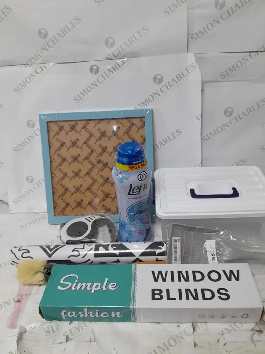 A BOX OF 30 HOUSEHOLD ITEMS TO INCLUDE LENOR SCENT BOOSTERS WINDOW BLINDS OILPROOF KITCHEN WALL STICKERS A DOG LEAD ETC.